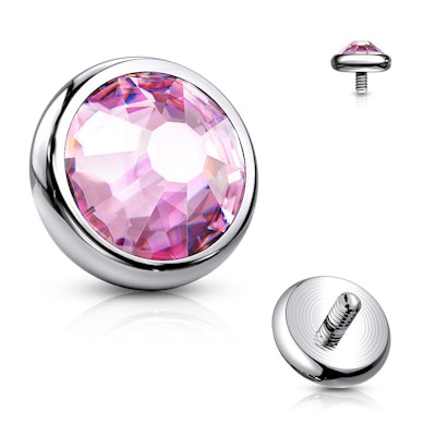 Titaanist dermal anchor kivikesega.