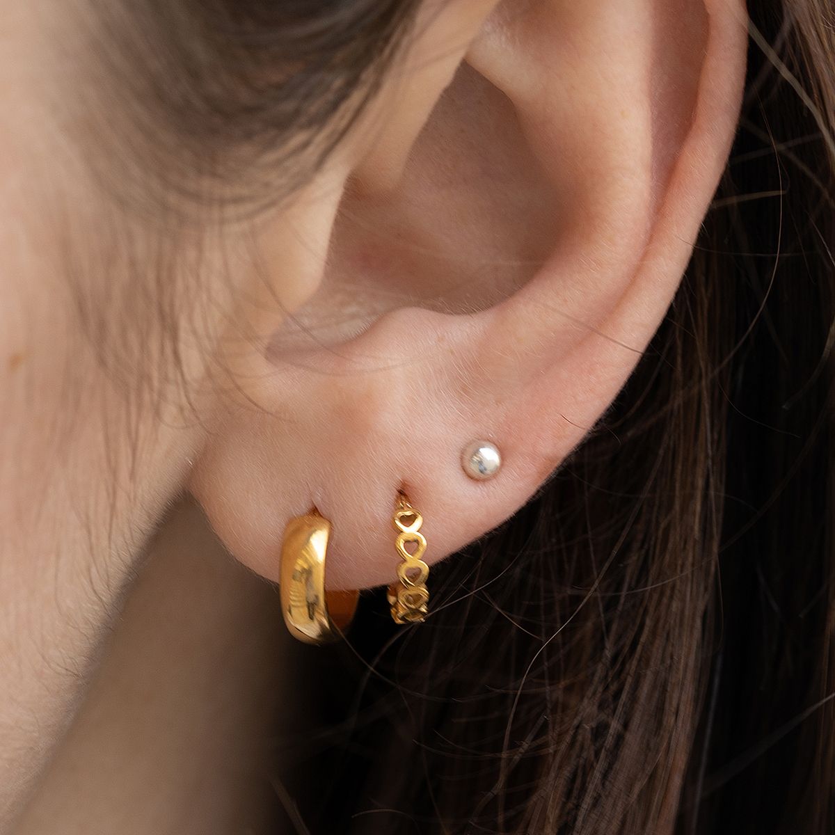 Eri värvitoonides pärliläikega akrüülist kuuliga labret neet