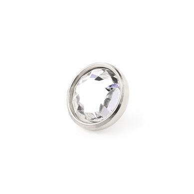 Dermal anchor kinnitus erinevat tooni kivikestega
