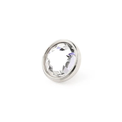 Dermal anchor kinnitus erinevat tooni kivikestega