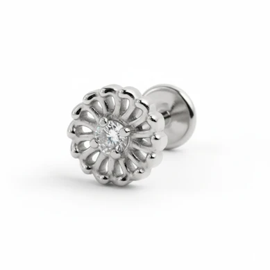 Delikaatne titaanist lillega labret