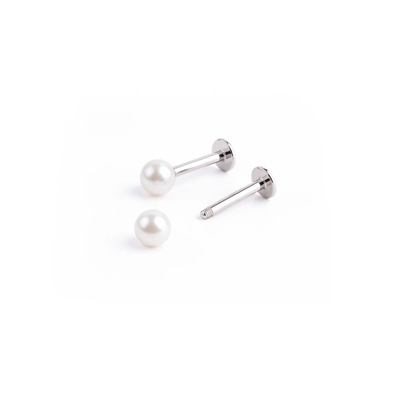 Metalja kuulikesega labret
