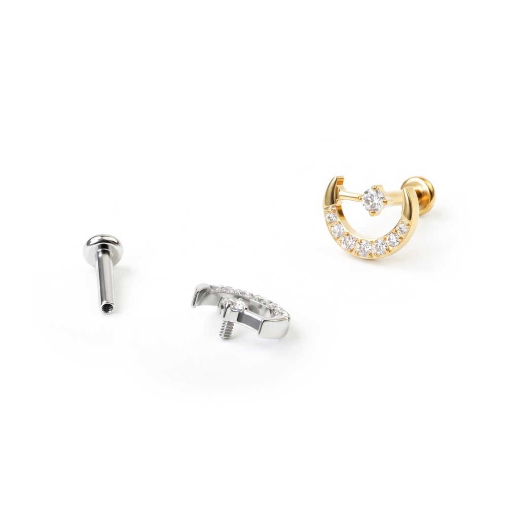 Kuu ja tähega titaanist labret