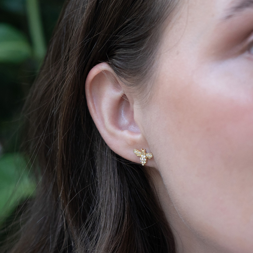 Sisekeermega labret kivikestega mesilasega