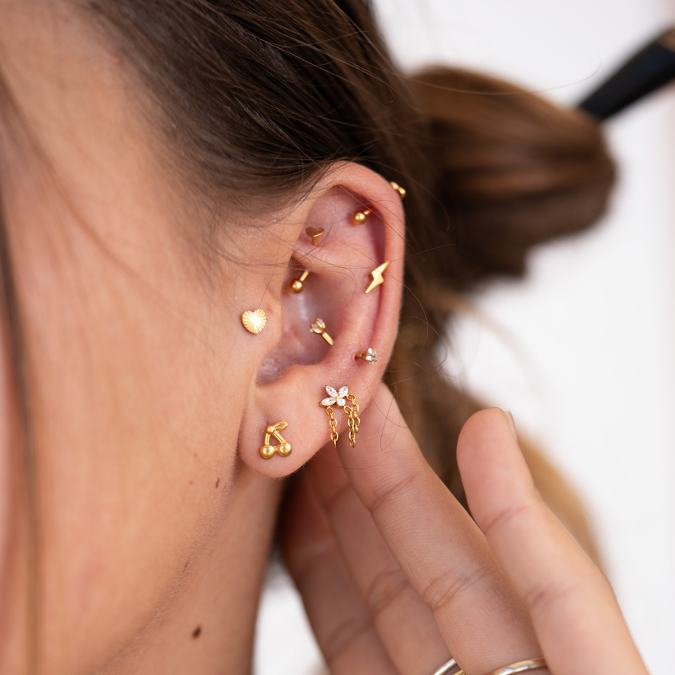 Kirsiga lameda tagusega titaanist labret