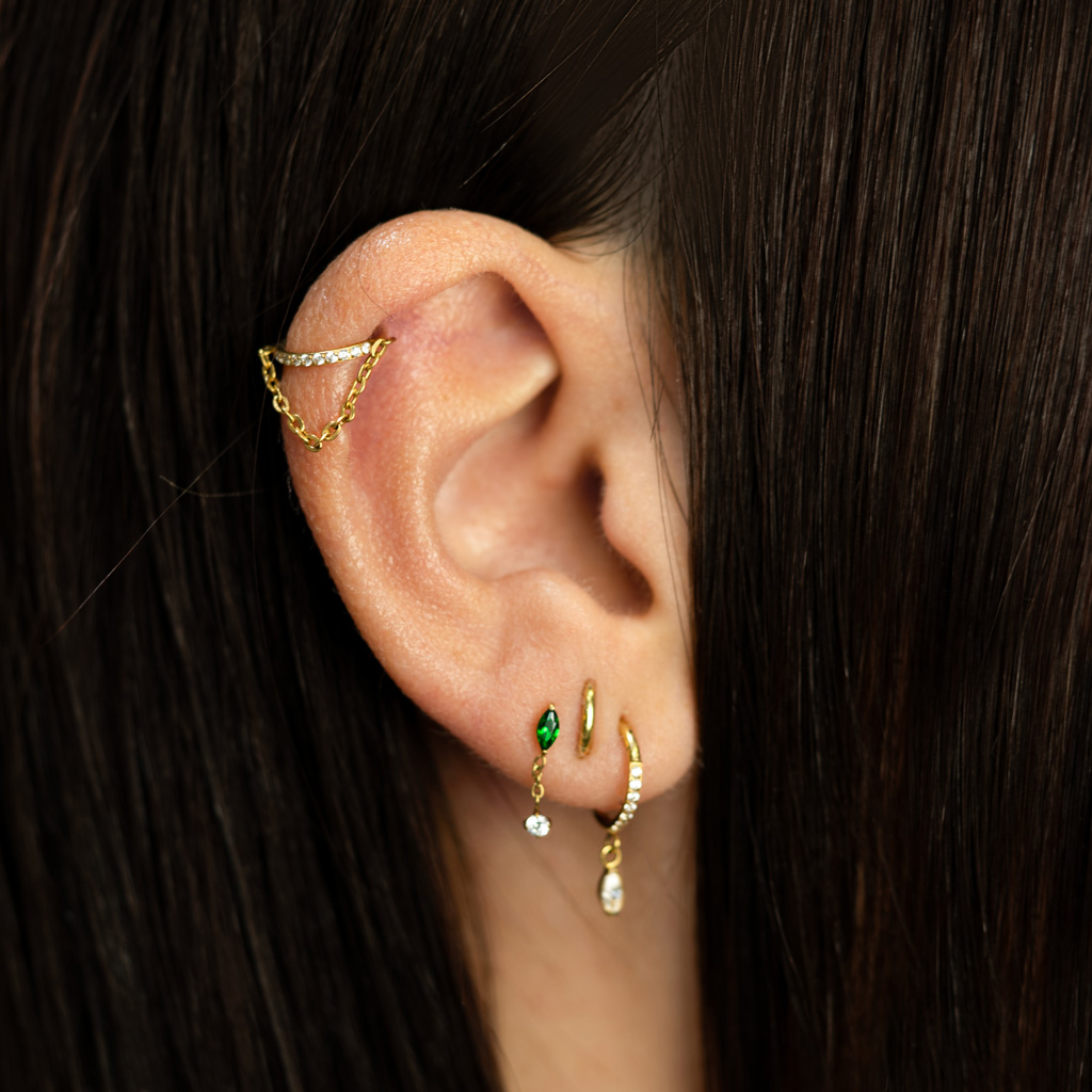 Titaanist labret smaragdrohelise kivi ja ripatsiga