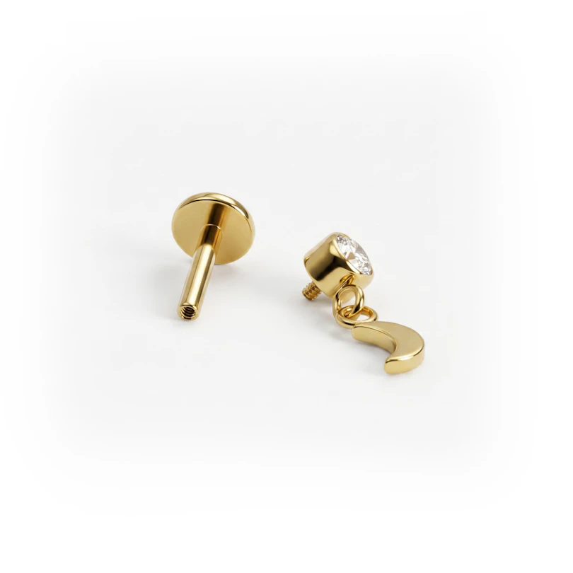 Titaanist labret kuu ripatsiga