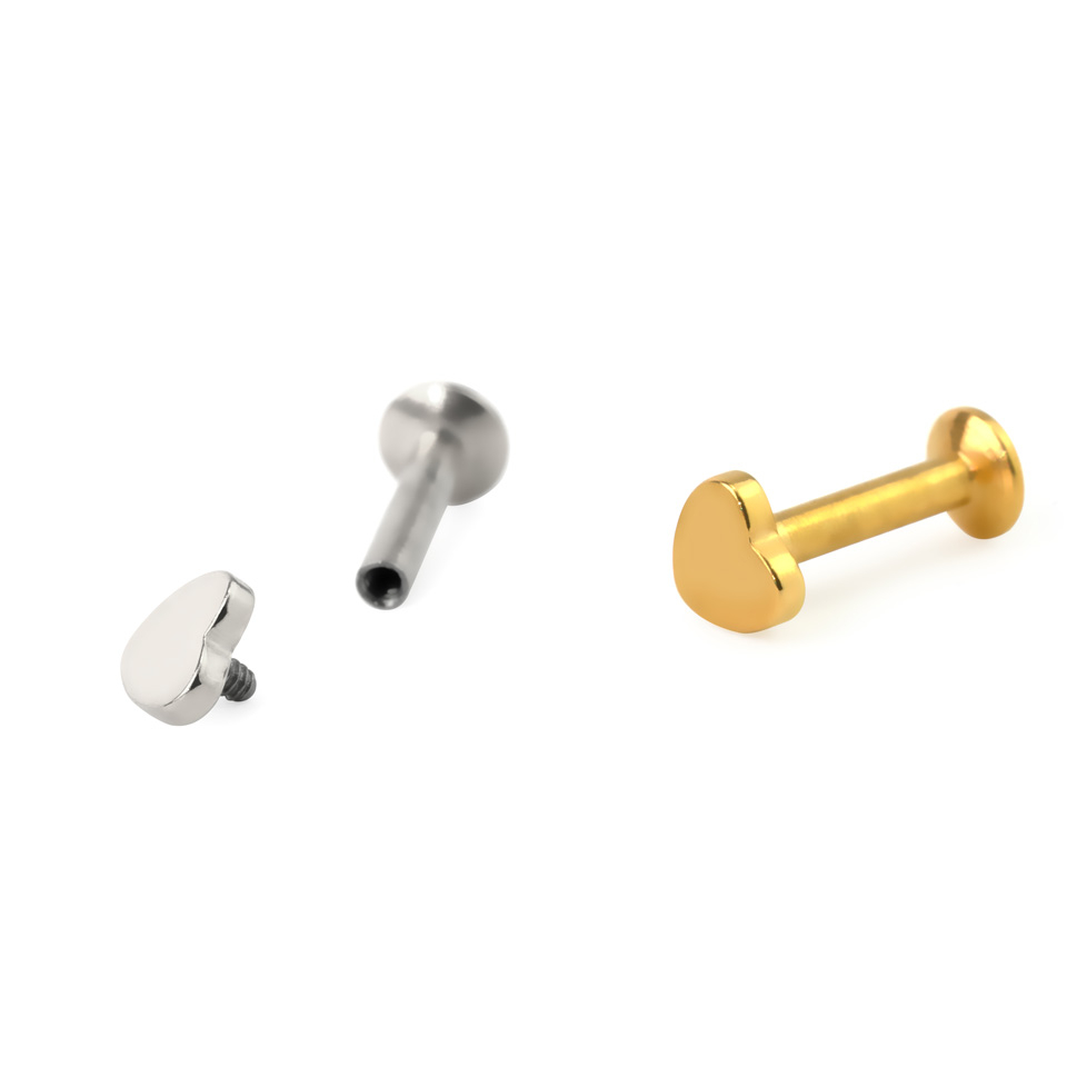 Labret neet kaunistatud südame disainiga