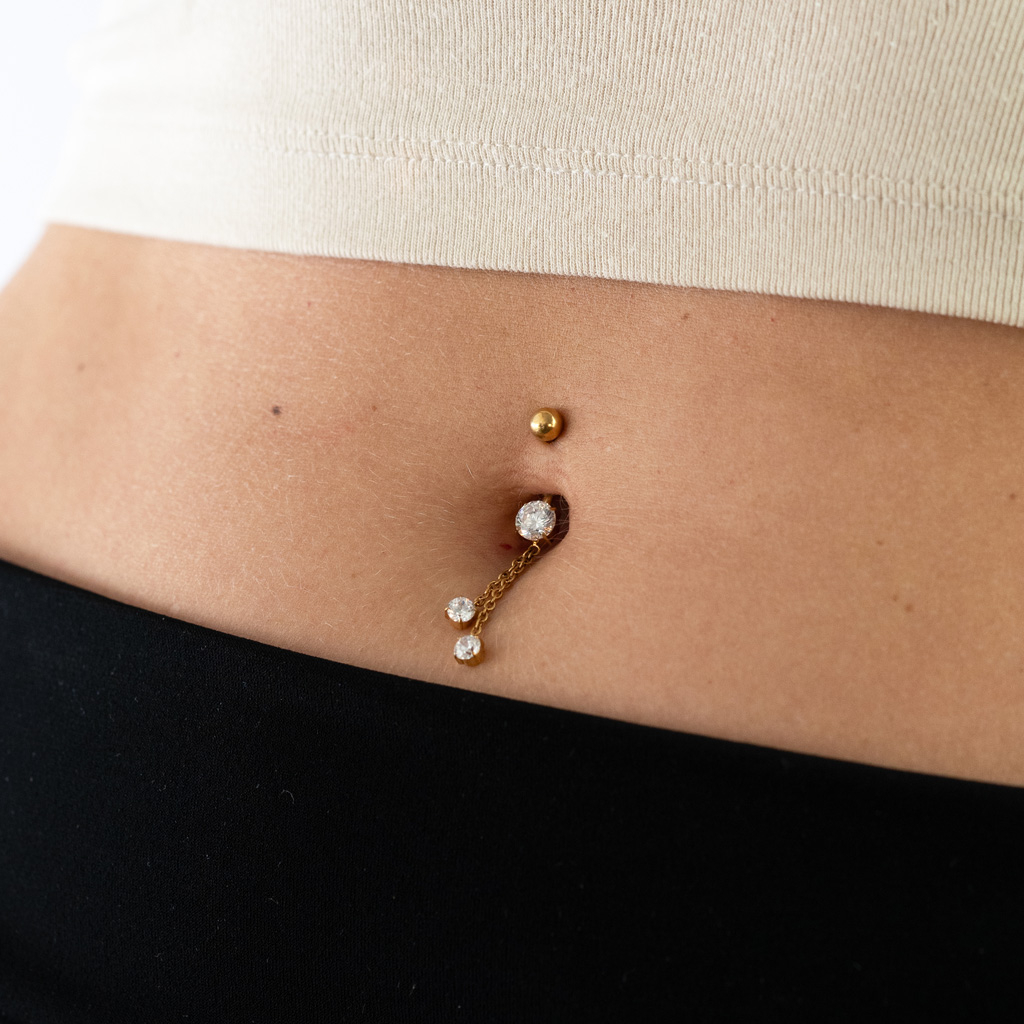 Titaanist nabaneet kettide ja kivikestega