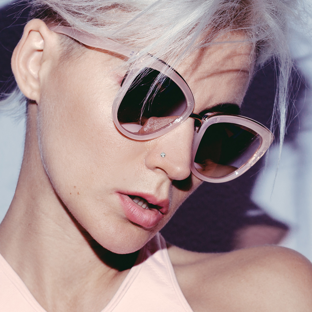 Ninaneet erinevates värvides ja stiilides kivikestega