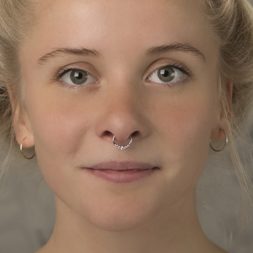 Septum neet viie kivikesega