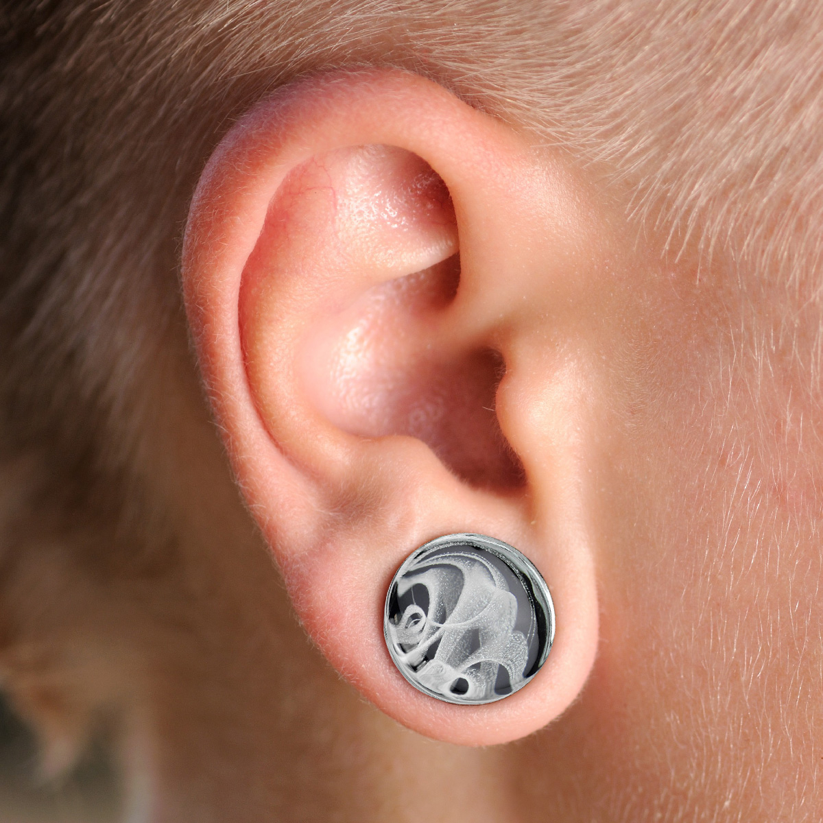 Klaasist suitsumustriga plug