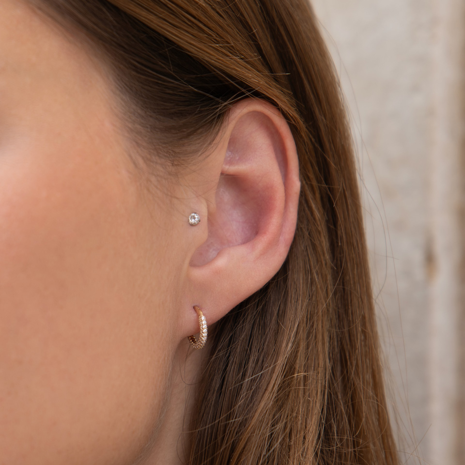 14K kullast liigendiga rõngas ümaralt ääristatud servaga