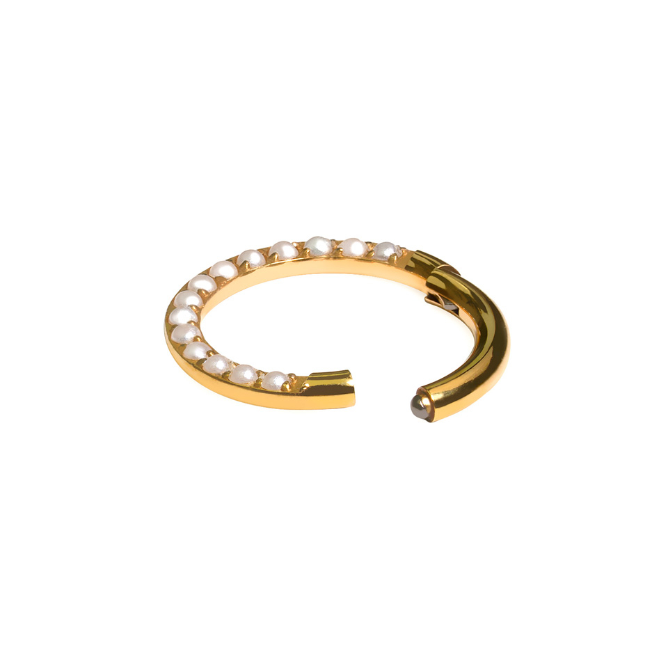 Titaanist rõngas esipärlitega