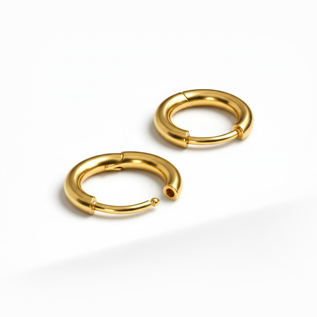 Titaanist huggie kõrvarõngaste paar