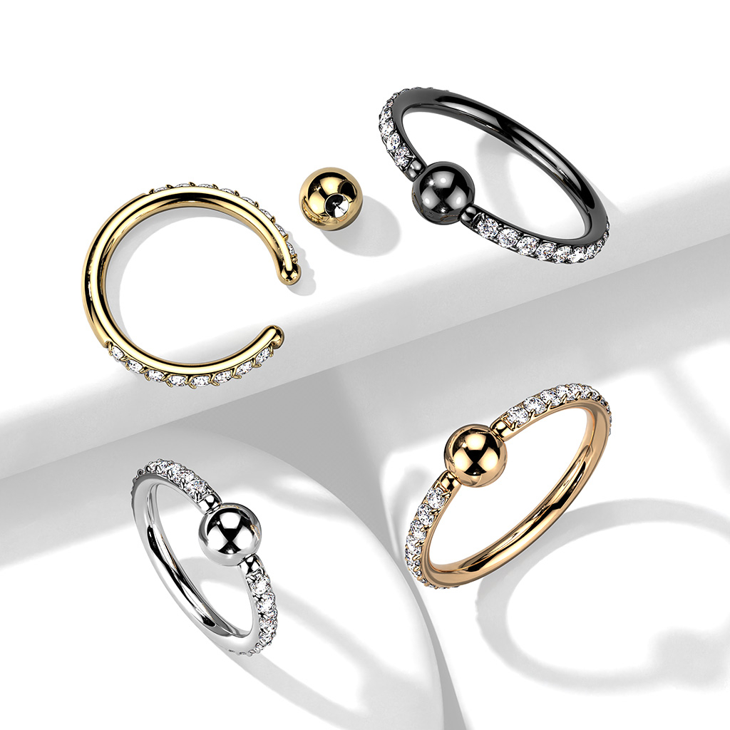 Kinnise kuuliga rõngas CZ kivikestega mõlemal küljel titaanist